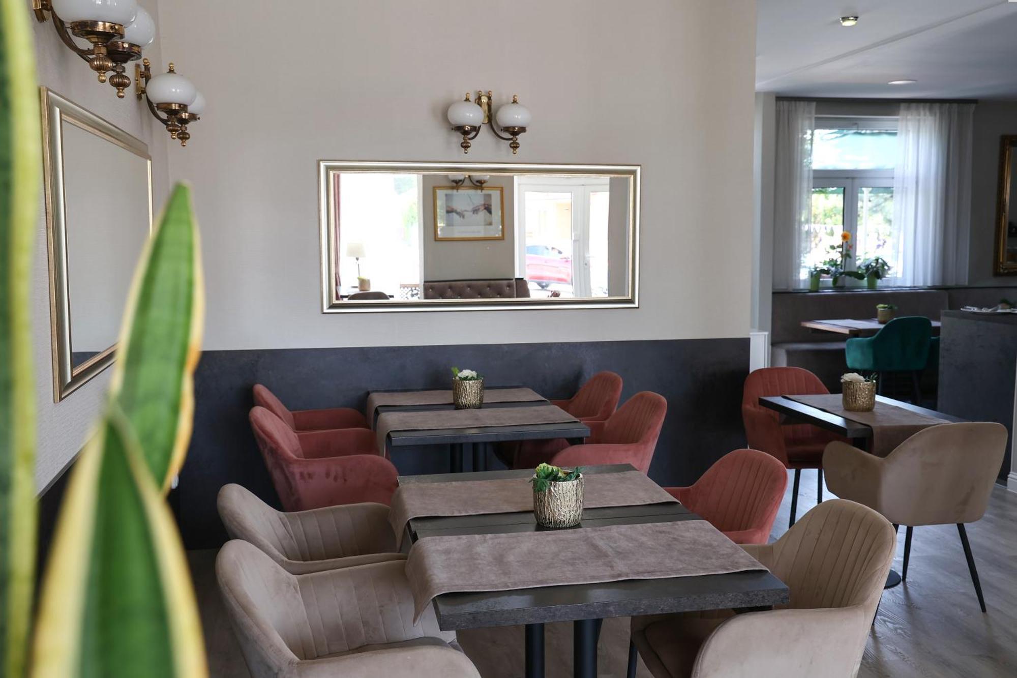 Hotel Forras Komárom Εξωτερικό φωτογραφία