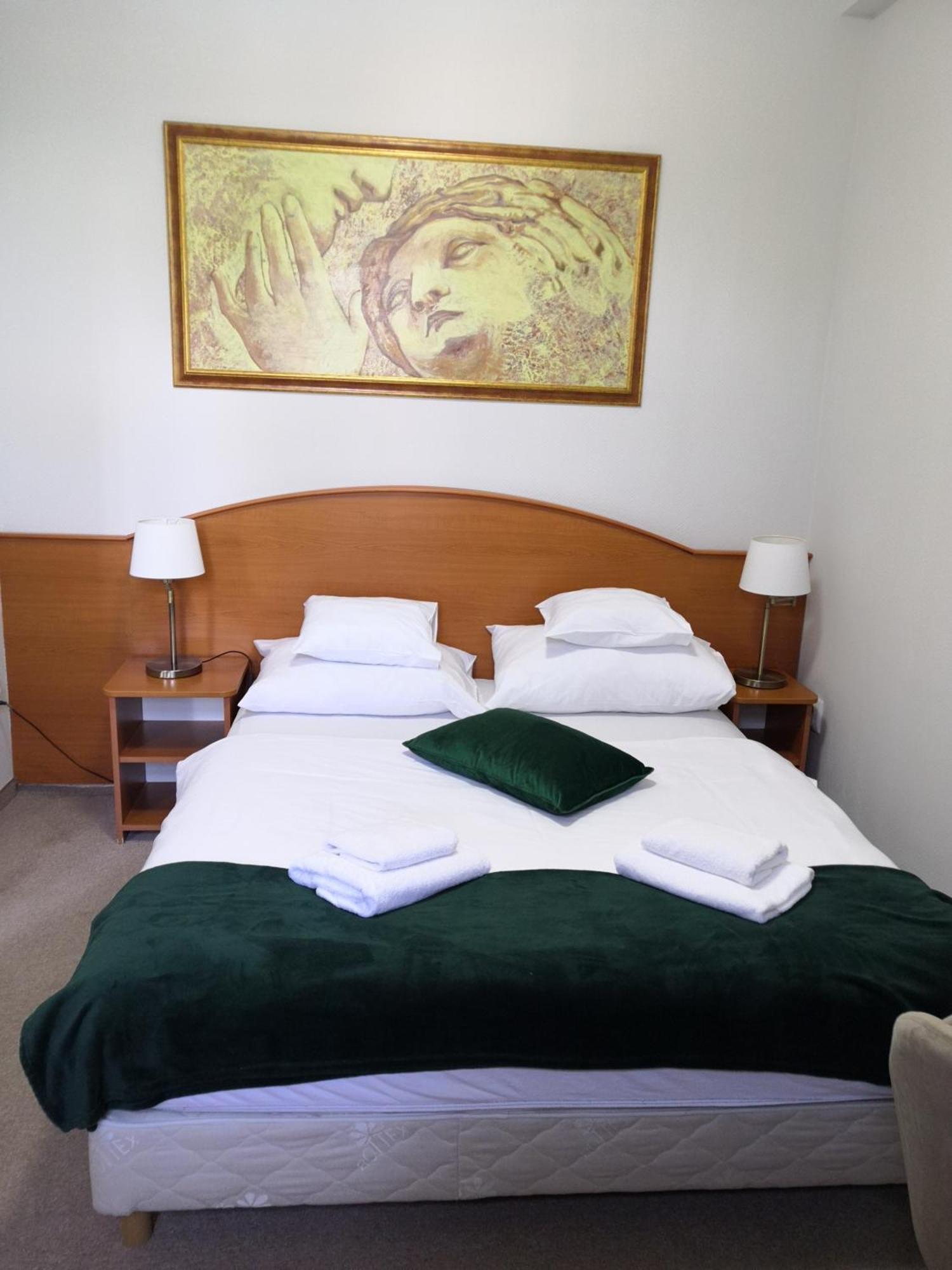 Hotel Forras Komárom Εξωτερικό φωτογραφία
