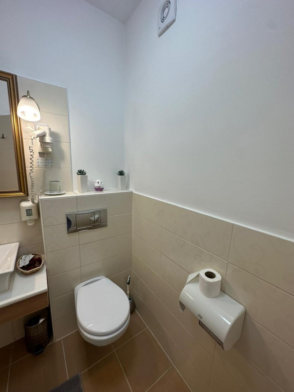 Hotel Forras Komárom Εξωτερικό φωτογραφία