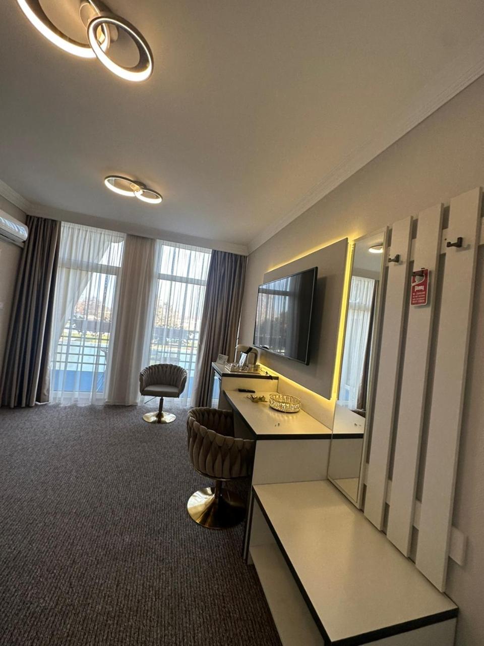 Hotel Forras Komárom Εξωτερικό φωτογραφία