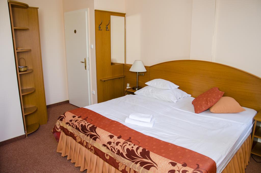 Hotel Forras Komárom Εξωτερικό φωτογραφία