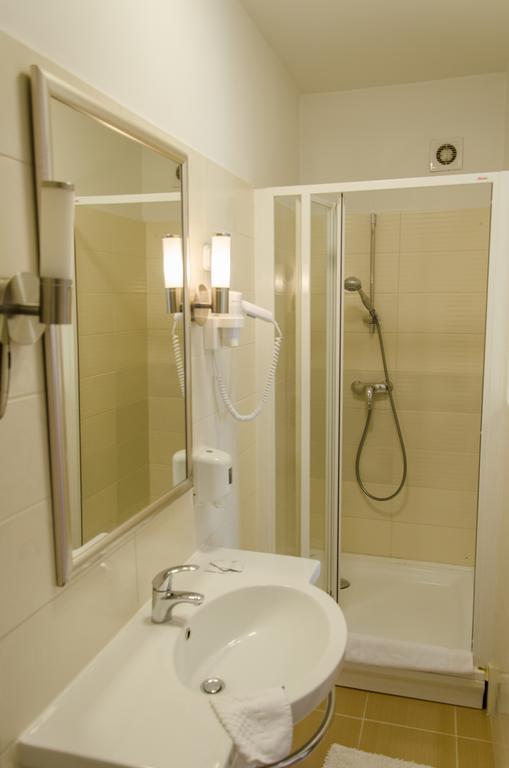 Hotel Forras Komárom Εξωτερικό φωτογραφία