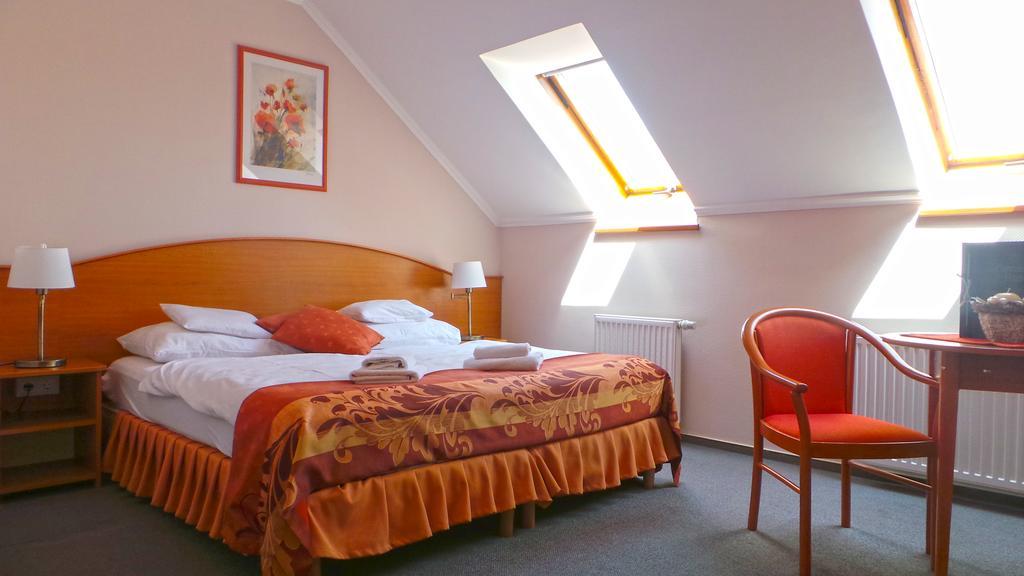 Hotel Forras Komárom Εξωτερικό φωτογραφία