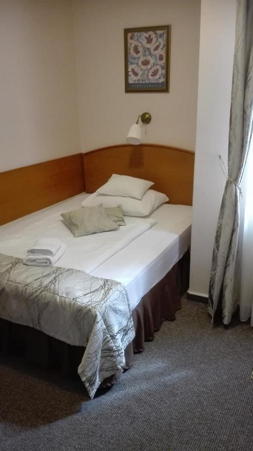 Hotel Forras Komárom Εξωτερικό φωτογραφία